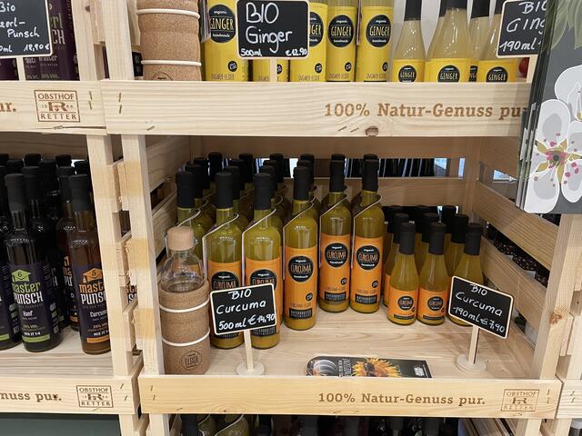 Auch Bio-Säfte und Curcuma gibt es bei Biofisch.
