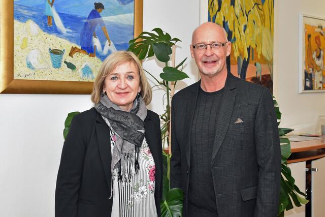 LRin Palfrader und Landestheaterintendant Johannes Reitmeier freuen sich wie viele andere Kunst- und Kulturschaffende über die bevorstehende Öffnung. | Foto: © Land Tirol/Huldschiner