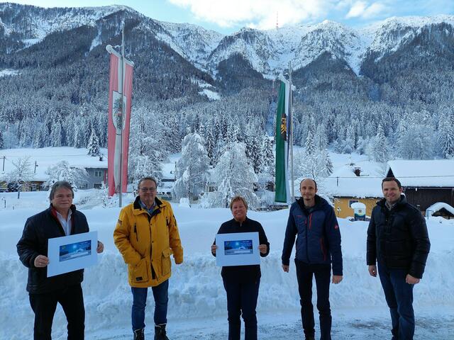 Erfreut über die Freikartenaktion: der Gemeindevorstand der Marktgemeinde Bad Bleiberg. | Foto: Gemeinde Bad Bleiberg