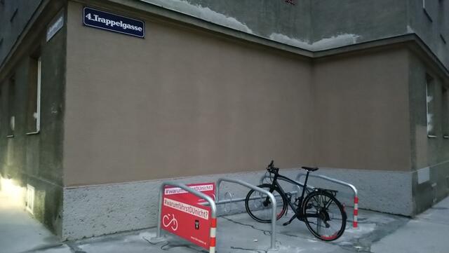 Die Radbügel behindern weder Autos beim Parken noch stehen sie Radfahrern oder Fußgänger im Weg.  | Foto: ÖVP Wieden