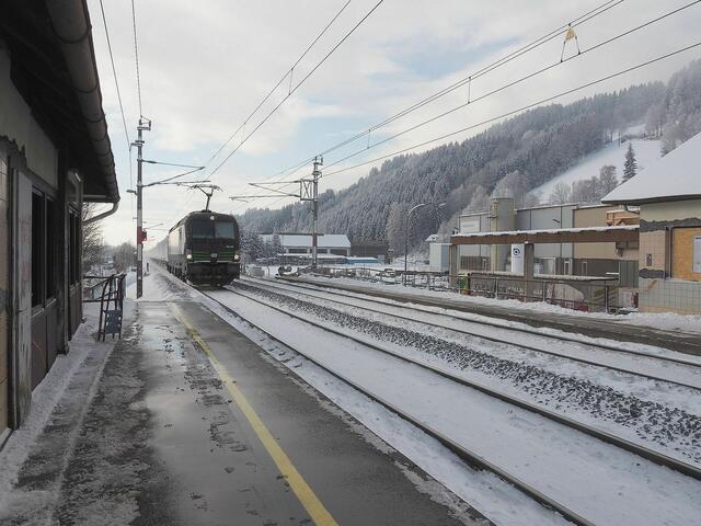 Der letzte Zug ist noch nicht abgefahren. Die Hönigsberger stemmen sich gegen eine Auflassung der Haltestelle. | Foto: Schöner