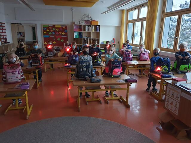 Natürlich mussten die Warndreiecke auf Funktionsfähigkeit geprüft werden. | Foto: Bogner,Michetschläger