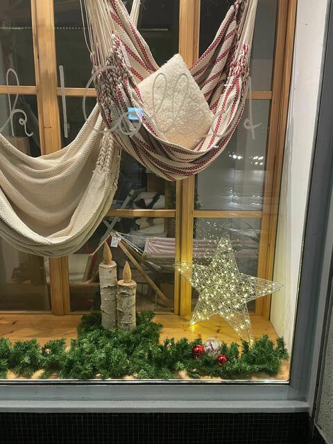 Schön geschmückt ist diese Auslage im 7. Bezirk. | Foto: ngb