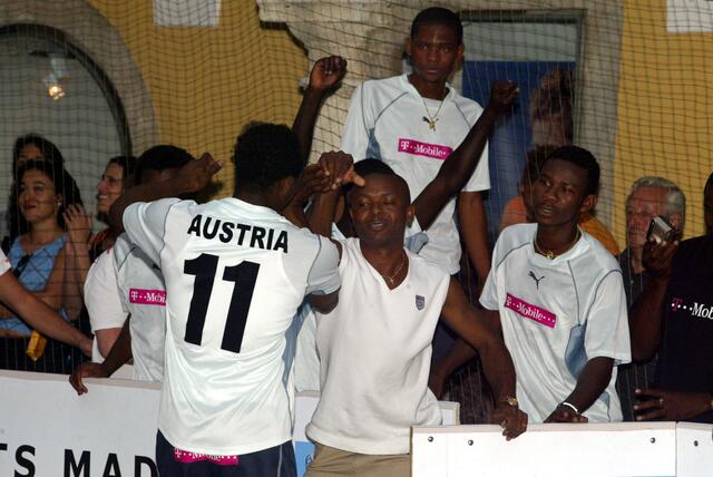 Bei der Homeless World Cup-Premiere anno 2003 in Graz holte sich das Österreichische Team den Sieg. | Foto: GEPA