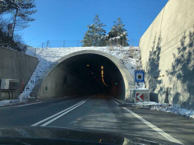 Im Landecker Tunnel gilt seit der Öffnung der L 76 wieder die Vignettenpflicht. | Foto: Othmar Kolp