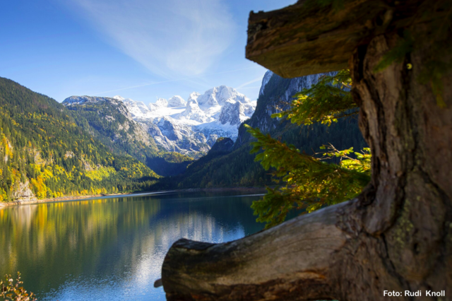 Unterwegs am Vorderen Gosausee mit Blick auf "König Dachstein". | Foto: Rudolf Knoll 