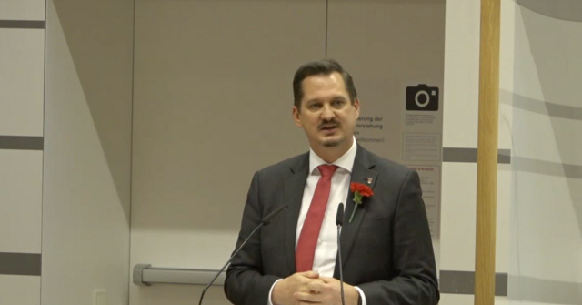 Bezirksvorsteher Marcus Franz (SPÖ) bei der Bezirksvertretungssitzung.  | Foto: Karl Pufler/via Stream www.wien.gv.at