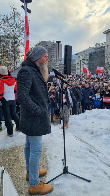 Jürgen Wirth Anderlan am Landhausplatz in Innsbruck. | Foto: FB/Anderlan