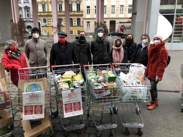 Viele helfende Hände trugen die Lebensmittel zusammen | Foto: SPÖ Währing