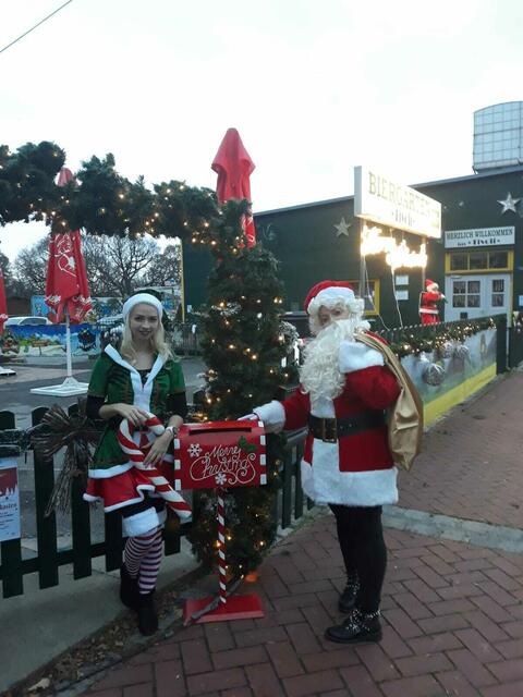 Der Weihnachtsmann und das Christkind sind am 19. Dezember um 14 Uhr im Böhmischen Prater. | Foto: Claudia Riedl