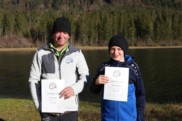 Obmann Anton Widmoser und David Schwaiger, die zwei ex aequo Forellenkönige 2020. | Foto: Fischereiverein Pillersee