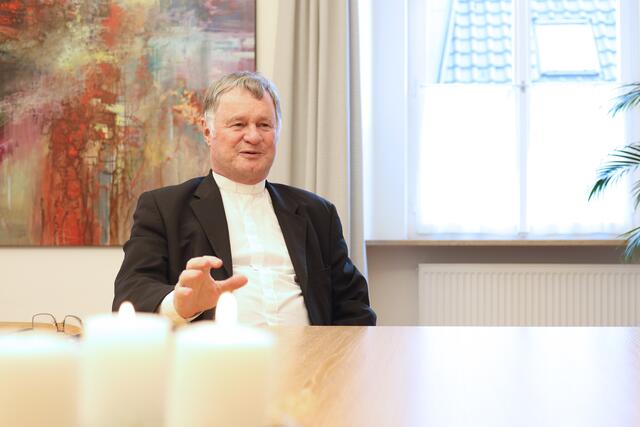 Bischof Manfred Scheuer: "Die Sehnsucht nach Weihnachten, die Hoffnung darauf, dass die Dunkelheit nicht die Oberhand behält, kann uns vielleicht helfen, die Bereitschaft für ein Miteinander zu erhöhen."