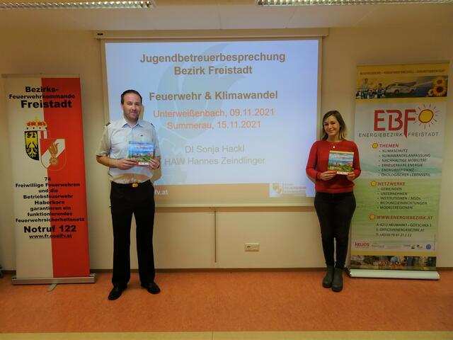 Hannes Zeindlinger und Sonja Hackl präsentieren den neuen Ausbildungsschwerpunkt als Reaktion auf den Klimawandel.  | Foto: EBF