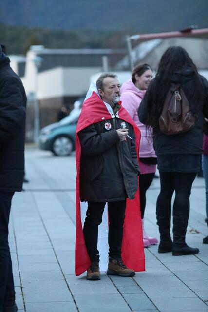 Ein chilliger Michael Reiterer vor der Kundgebung