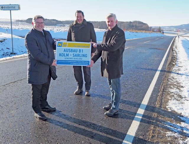 Landesrat Ludwig Schleritzko, DI Josef Decker (NÖ Straßenbaudirektor) und Walter Wiesenender (Bgm. von Bergland). | Foto: NÖ STD Mühlbachler