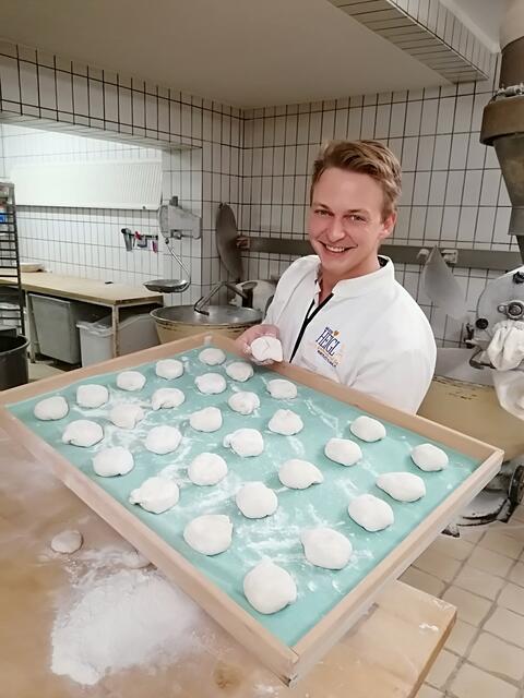 Sebastian Heigl aus Haag am Hausruck absolvierte neben der Prüfung zum Bäcker- auch jene zum Konditor- und Müllermeister. | Foto: Heigl