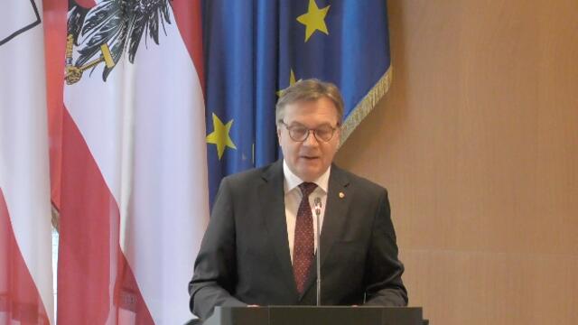 Lh Platter bei seiner Budgetrede im Tiroler Landtag.