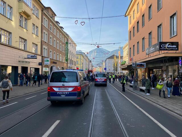 Massives Polizeuaufgebot in der Innenstadt | Foto: zeitungsfoto.at