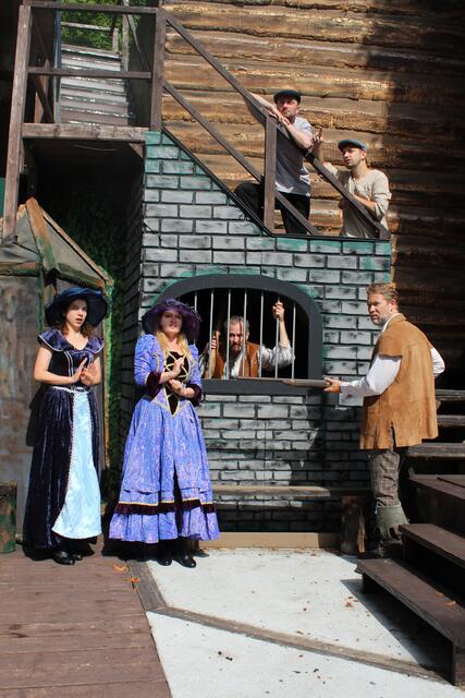 Räuberisch-heiter gings 2021 beim Theater am Fluss zu. | Foto: kai