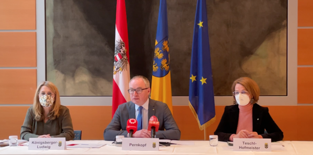 SP-Landesrätin Ulrike Königsberger-Ludwig, LH-Stv. Stephan Pernkopf (VP) und VP-Landesräntin Christiane Teschl-Hofmeister. | Foto: Zeiler
