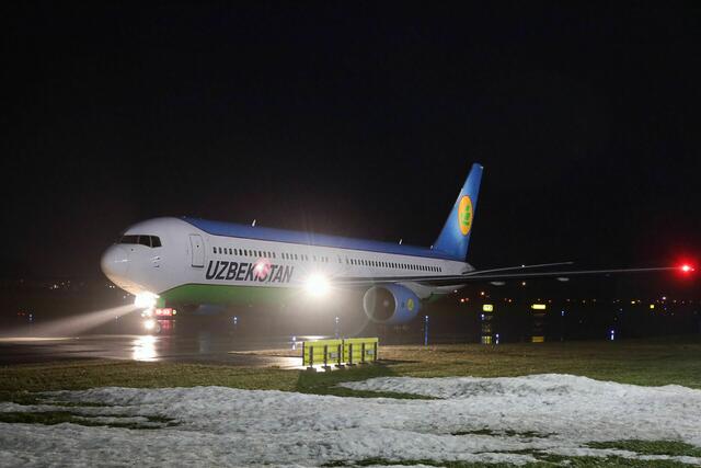 Die eigentlich für Passagierflüge gedachte Maschine landete nach direktem Flug von China am Salzburger Flughafen.  | Foto: Flughafen Salzburg