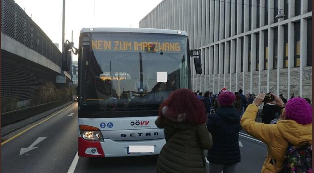 Laut OÖ Verkehrsverbund gehört der Bus zur Wilhelm Welser Verkehrsbetriebe GmbH. | Foto: Resi Lucetti