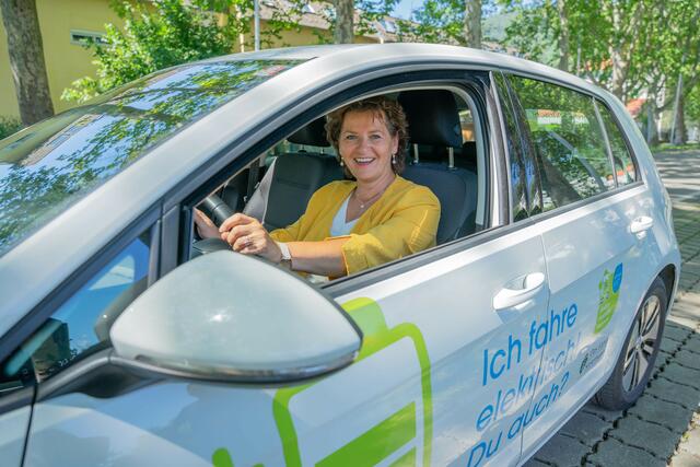 Landesrätin Ursula Lackner will mit der Förderung von Schnellladestationen elektrisch Vollgas geben.  | Foto: Purgstaller