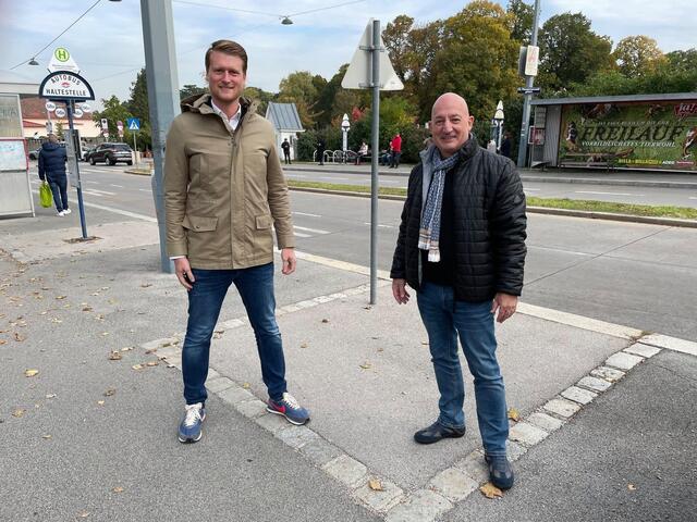 Matthias Friedrich und Christian Gerzabek auf Tour durch Hietzing. | Foto: privat