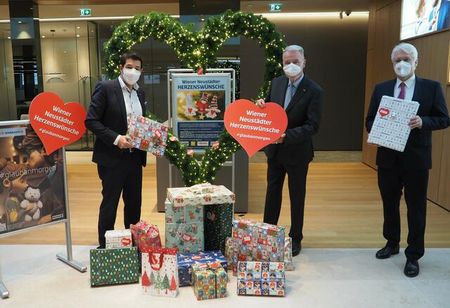 Vorstandsdirektor Christian Spitzer, Bgm. Klaus Schneeberger, Vorstandsdirektor Klaus Lehner. | Foto: Wiener Neustädter Sparkasse