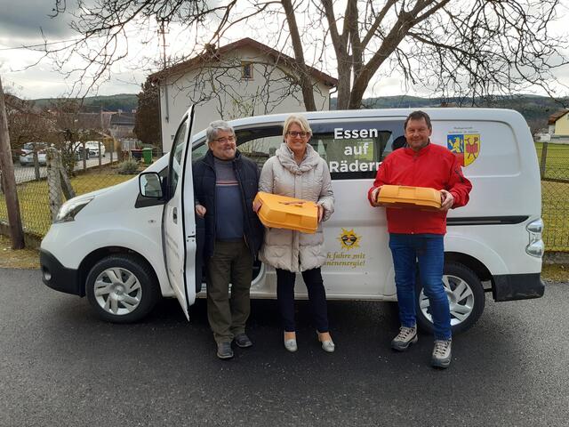 Josef Adelpoler, Bgm. Sylvia Kögler und Karl Pölzelbauer | Foto: Gemeinde Grafenbach-St. Valentin