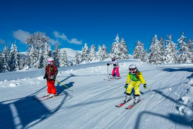 Zum Skilaufen und auch zum Nachskilaufen wird in den Ferien auf der Hochrindl wieder geladen.  | Foto: Schretter.at