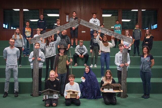 Die Krippenbauer der Mittelschule. | Foto: MS 2 St. Johann