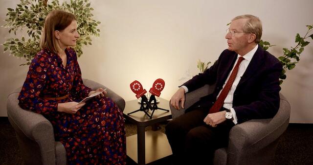 Landeshauptmann Wilfried Haslauer im Gespräch zum Jahreswechsel mit Julia Hettegger, Chefredakteurin der RegionalMedien Salzburg.