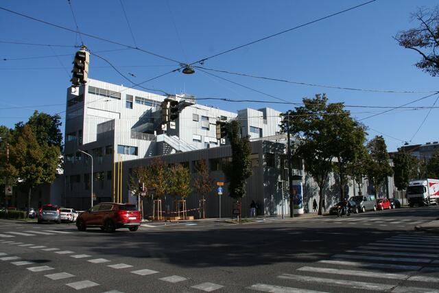 Die Berufsschule Längenfeldgasse.