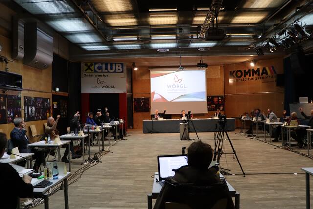 Mit 18 zu 2 Stimmen wurde das Budget 2022 der Stadt Wörgl mehrheitlich angenommen. | Foto: Christoph Klausner