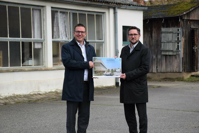 Bürgermeister Christian Haberhauer und Ortsvorsteher Manuel Scherscher.
 | Foto: Stadtgemeinde Amstetten