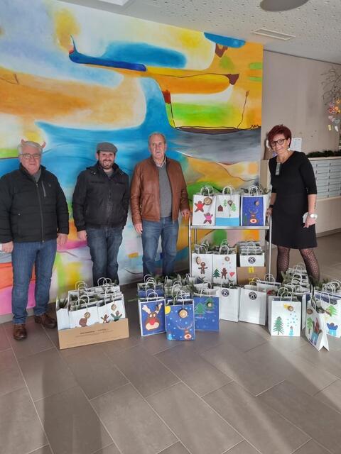 Helmut Gahr, Club-Präsidenten Stefan Brandstätter, Josef Bliem und Heimleiterin Carmen Schager-Wahlhütter. | Foto: Kiwanis Club Lungau