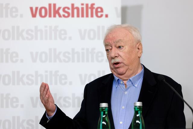 Altbürgermeister Michael Häupl (SPÖ), Präsident der Volkshilfe Wien, sprach be einer Pressekonferenz warnende Worte in Richtung Corona-Demonstranten. Sie sollen sich von Rechtsextremen, Neonazis und Faschisten nicht instrumentalisieren lassen. | Foto: Credit Michael Indra / SEPA.Media / picturedesk.com