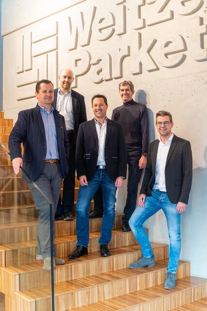 Freude bei Martin Karner, Josef Stoppacher, Daniel Posch, Wilfried Weitzer, Georg Posch (v.l.). | Foto: Weitzer Group