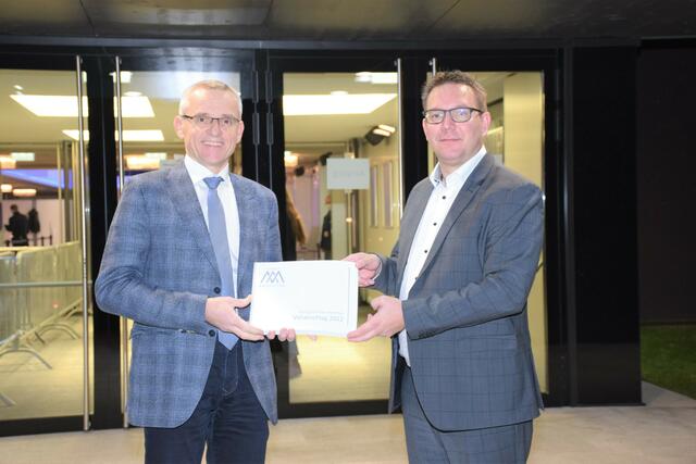 Finanzstadtrat Heinz Ettlinger und Bürgermeister Christian Haberhauer. | Foto: Stadtgemeinde Amstetten