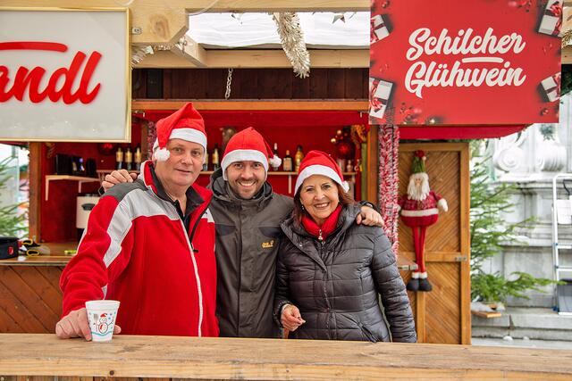 Das Weihnachts Mandl-Team: Reinhard Raminger, Jürgen und Margit Dworak.