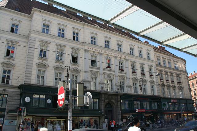 Wegen Corona findet die Bezirksvertretungssitzung nicht im Amtshaus, sondern in der Berufsschule Längenfeldgasse statt. Interessierte können via Live-Stream zusehen.