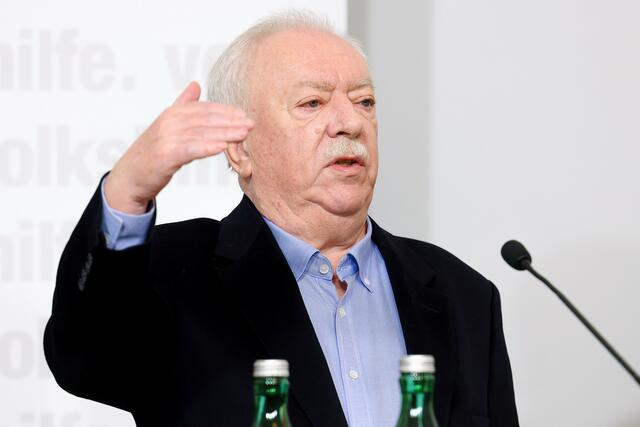 Altbürgermeister Michael Häupl (SPÖ), Präsident der Volkshilfe Wien, sprach be einer Pressekonferenz warnende Worte in Richtung Corona-Demonstranten. Sie sollen sich von Rechtsextremen, Neonazis und Faschisten nicht instrumentalisieren lassen. | Foto: Credit Michael Indra / SEPA.Media / picturedesk.com
