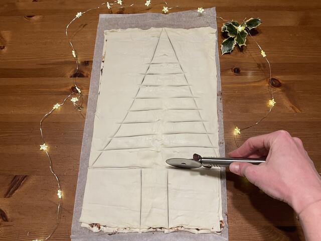 Querstreifen einschneiden... | Foto: Desiree Tinhof