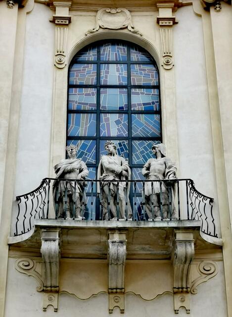 was es mit dieser Figurengruppe auf sich hat, kann bei Wikipedia nachgelesen werden
