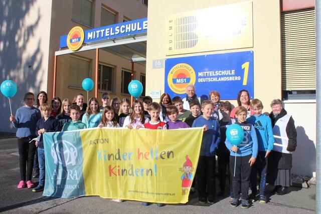 Auch heuer hat die MS 1 Deutschlandsberg wieder die ADRA-Weihnachtsaktion „Kinder helfen Kindern“ unterstützt. Insgesamt konnten 1.339 Euro übergeben werden.  | Foto: MS 1 Deutschlandsberg 