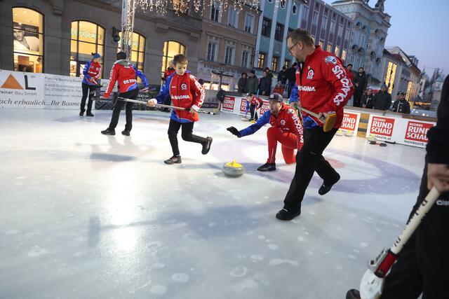 Von Mittwoch, 5. Jänner bis Sonntag, 9. Jänner ist die „Iron Trophy“ der sportliche Hingucker in der Steyrer Innenstadt. | Foto: Klaus Mader