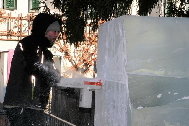 Die ersten Schnitte werden gesetzt