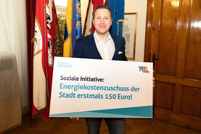 Sozialstadtrat Michael Schnedlitz präsentiert die soziale Initiative. | Foto: Weller, Stadt WRN