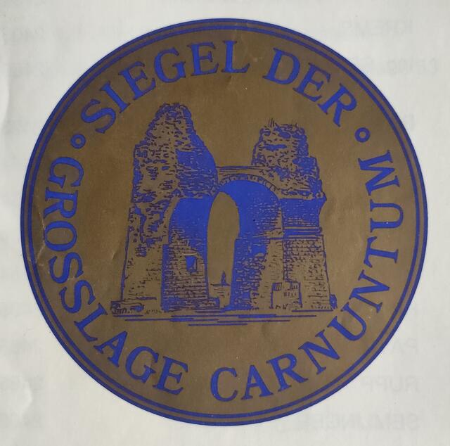 Das Heidentor - ein zentrales Objekt auf vielen Weinetiketten  | Foto: Hermann Schneider